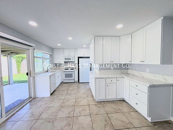 5th image of 11353 Agnes St