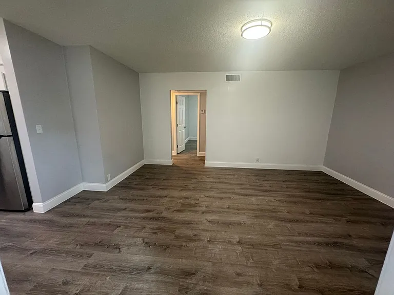 2401 NW 9th Ave — Photo 19