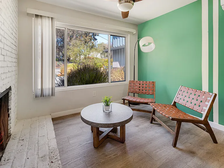 1880 Termino Ave #A — Photo 14