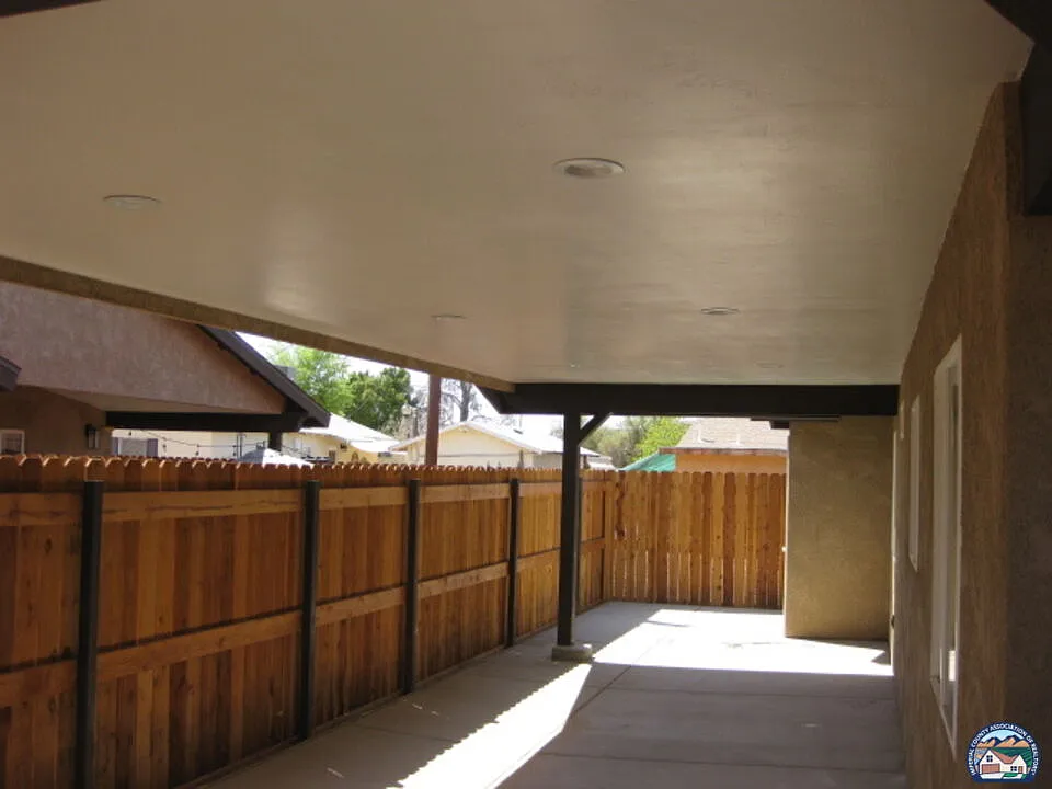 3 bed, 2.0 bath, 1350 sqft, $2,100 — Photo 2