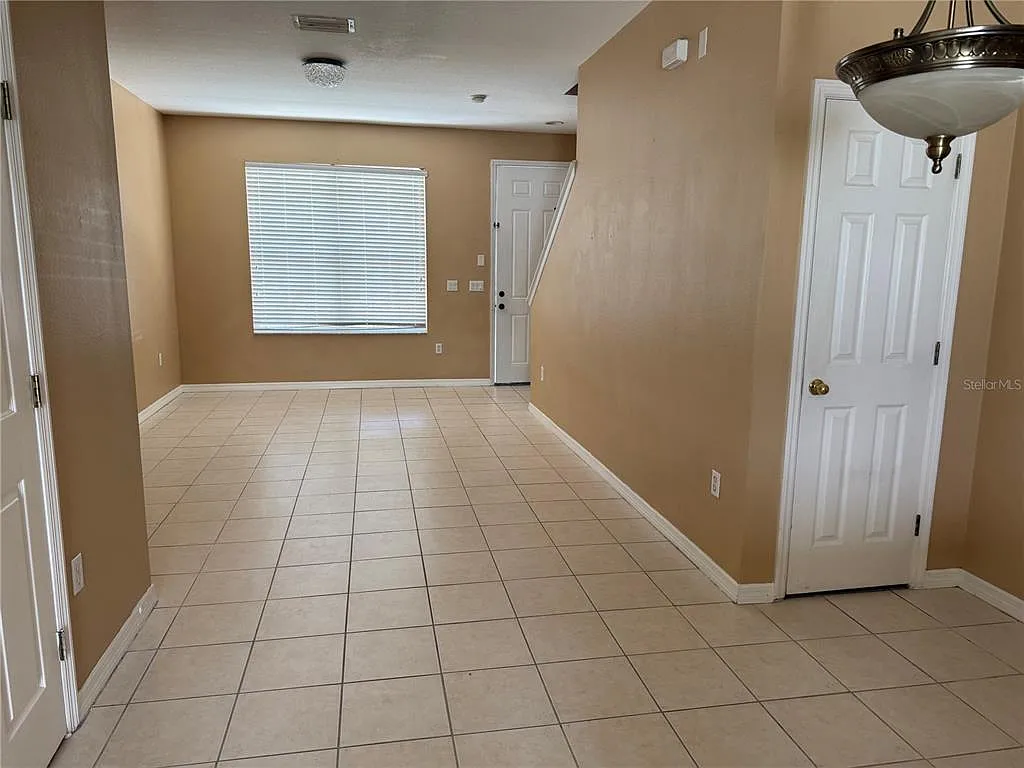 2 bed, 2.5 bath, 1216 sqft, $1,995 — Photo 3