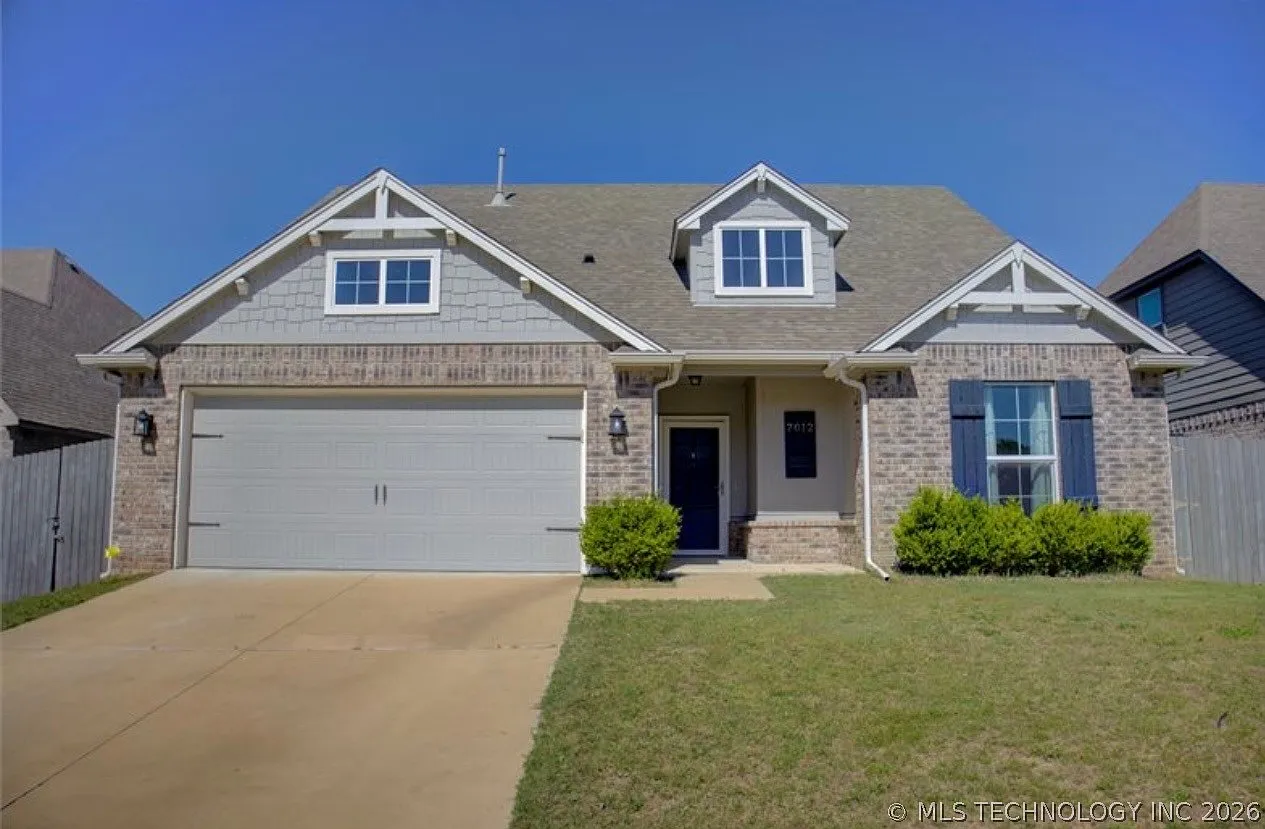 3 bed, 2.0 bath, 1705 sqft, $1,900 — Photo 2