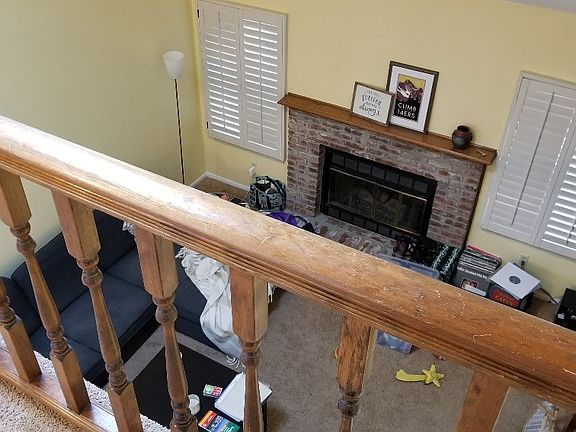  Gas fireplace in livingroom