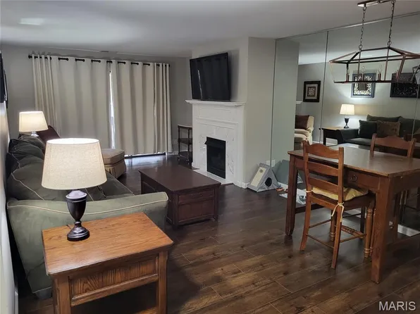 950 E Rue De La Banque St #310, Saint Louis, MO 63141
