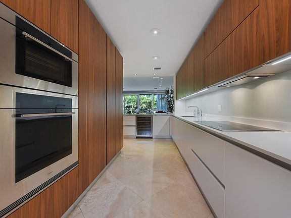 5th image of 2000 S Bayshore Dr APT 71