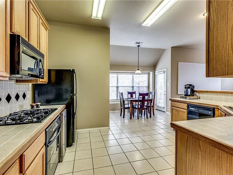 5913 Dustin Trl — Photo 7