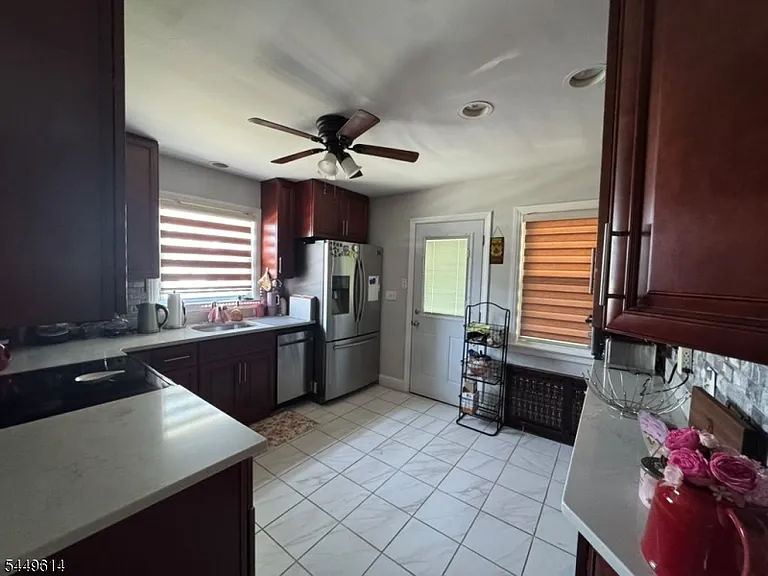 329 Ford Ave — Photo 11