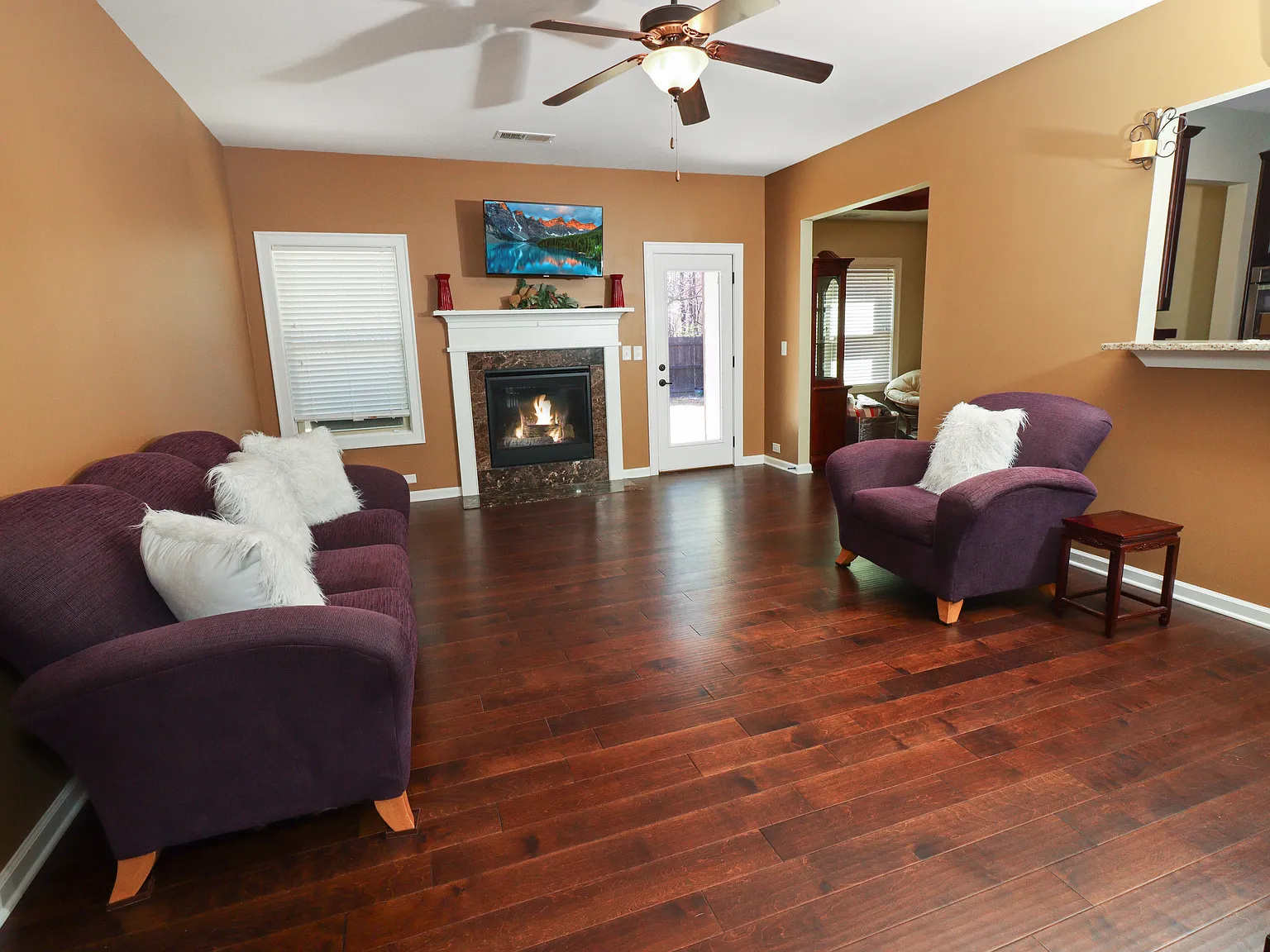 4 bed, 2.5 bath, 2900 sqft, $7,000 — Photo 2