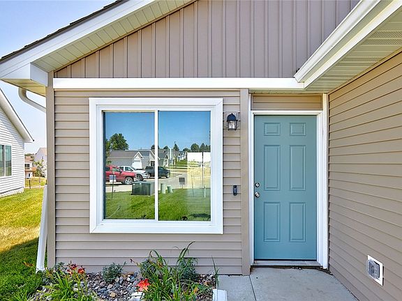 4th image of 900 Aster Dr