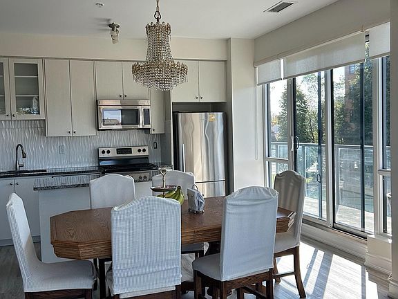 5th image of 9088 Yonge St Unit 203