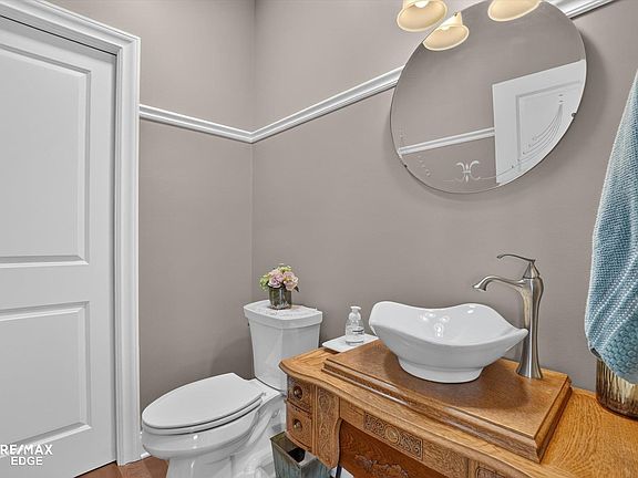 5th image of 9030 Willowgate