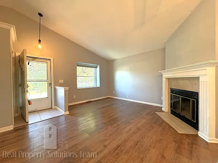 1213 Tillicum Dr — Photo 6