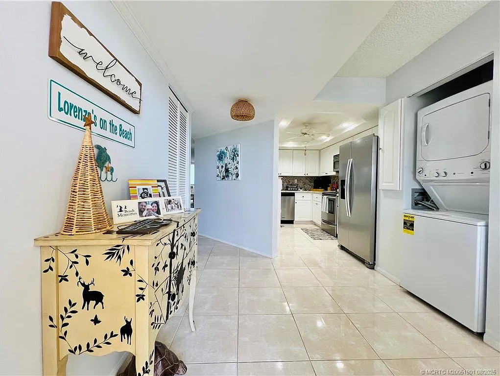 2 bed, 2.0 bath, 1228 sqft, $5,500 — Photo 3