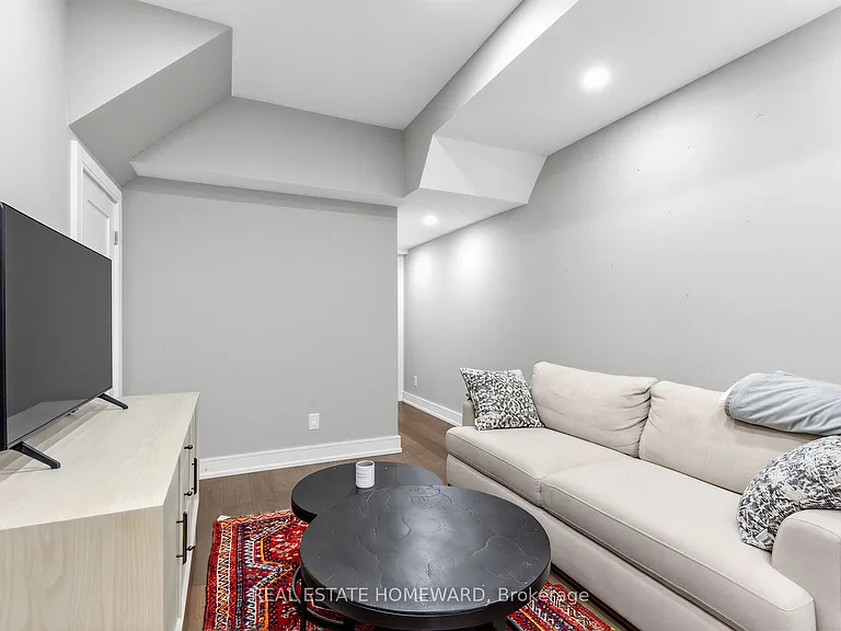 133 Cowan Ave #UPPER — Photo 30