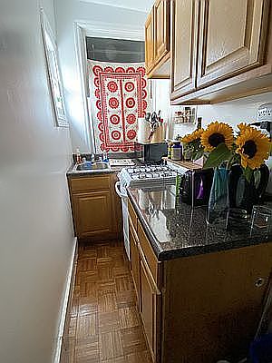 5th image of 231 W 19th St APT 14