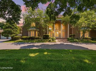 25 Poplar Hill Rd, Indian Hills, KY 40207
