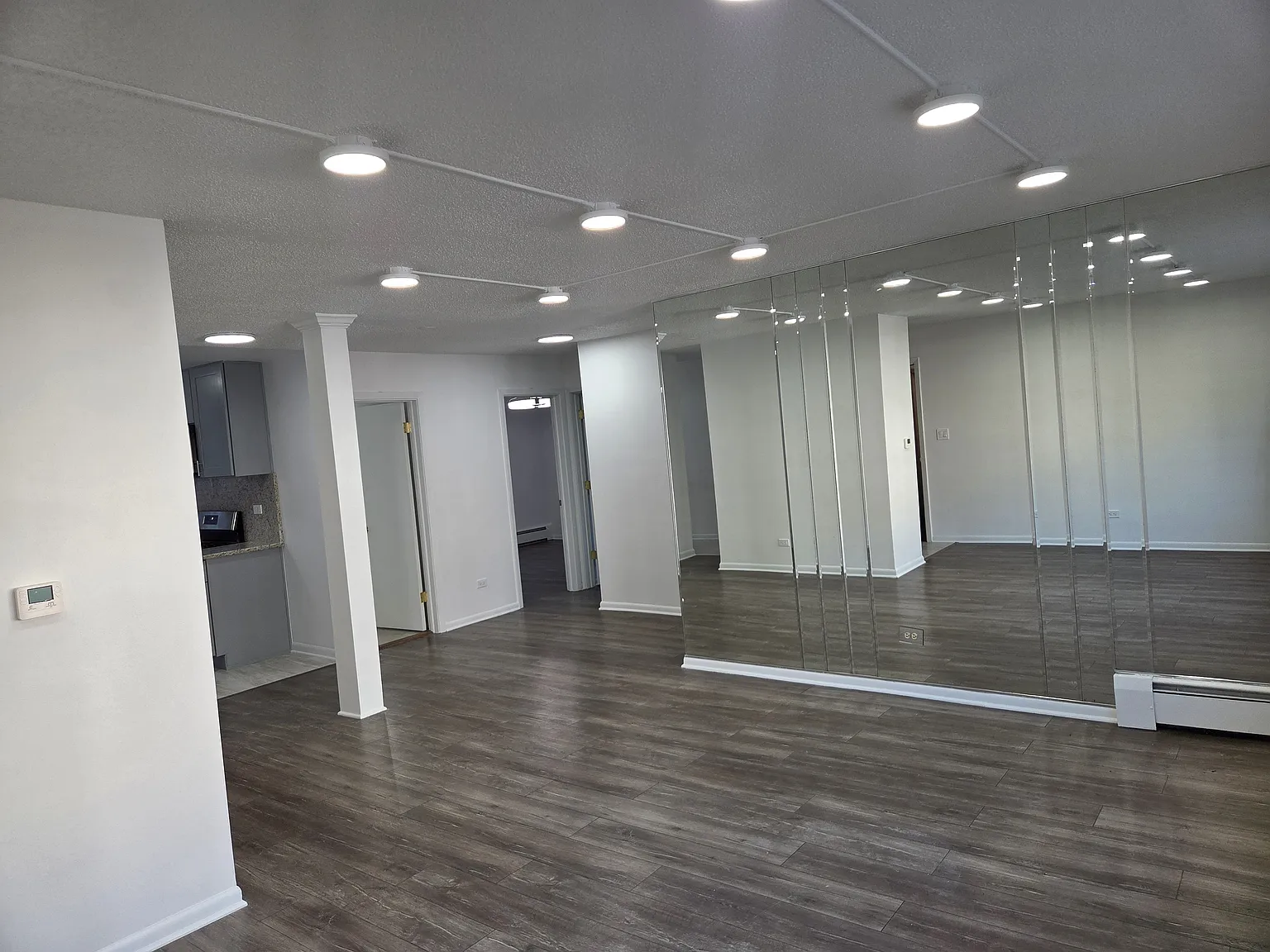 3 bed, 1100 sqft, $2,430 — Photo 3