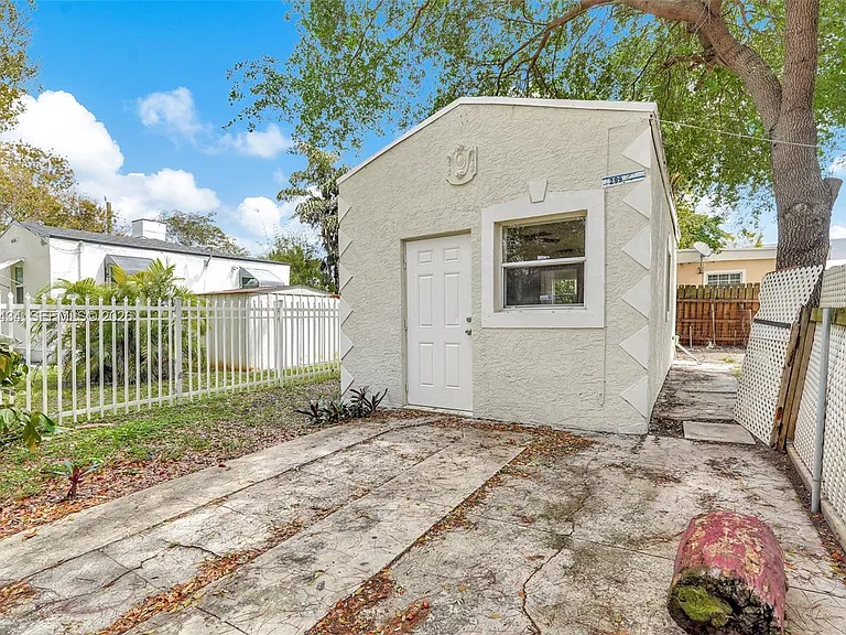 299 NW 43rd St — Photo 13