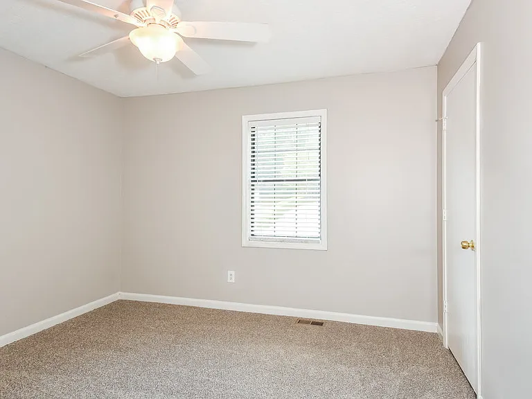 1009 Hicksmil Dr SW — Photo 15