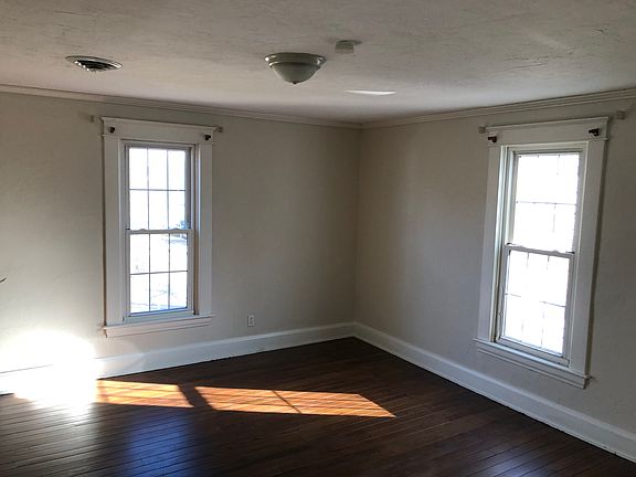 4th image of 54 Oakey Ave
