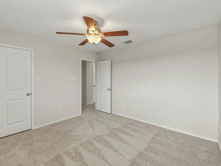 301 Serpentine Ln — Photo 28