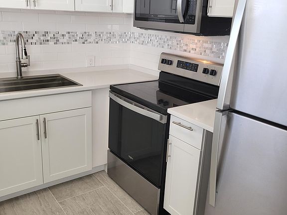 4th image of 613 Fanshaw #613