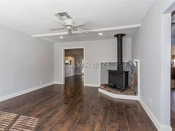 4th image of 1321 Wengert Ave