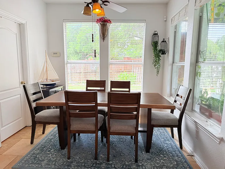 525 Abbey Ct — Photo 9