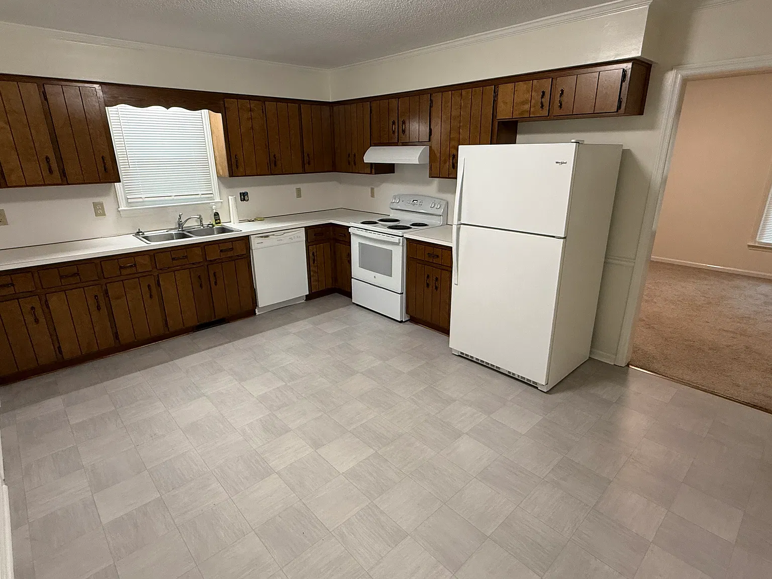 3 bed, 1250 sqft, $1,650 — Photo 3
