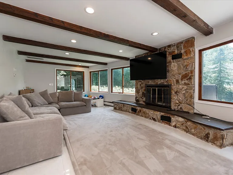 70 Longfellow Rd — Photo 9