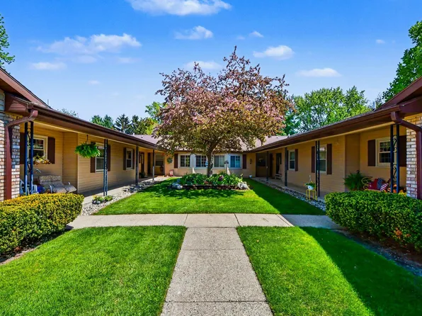 7486 Grove Dr, Jenison, MI 49428