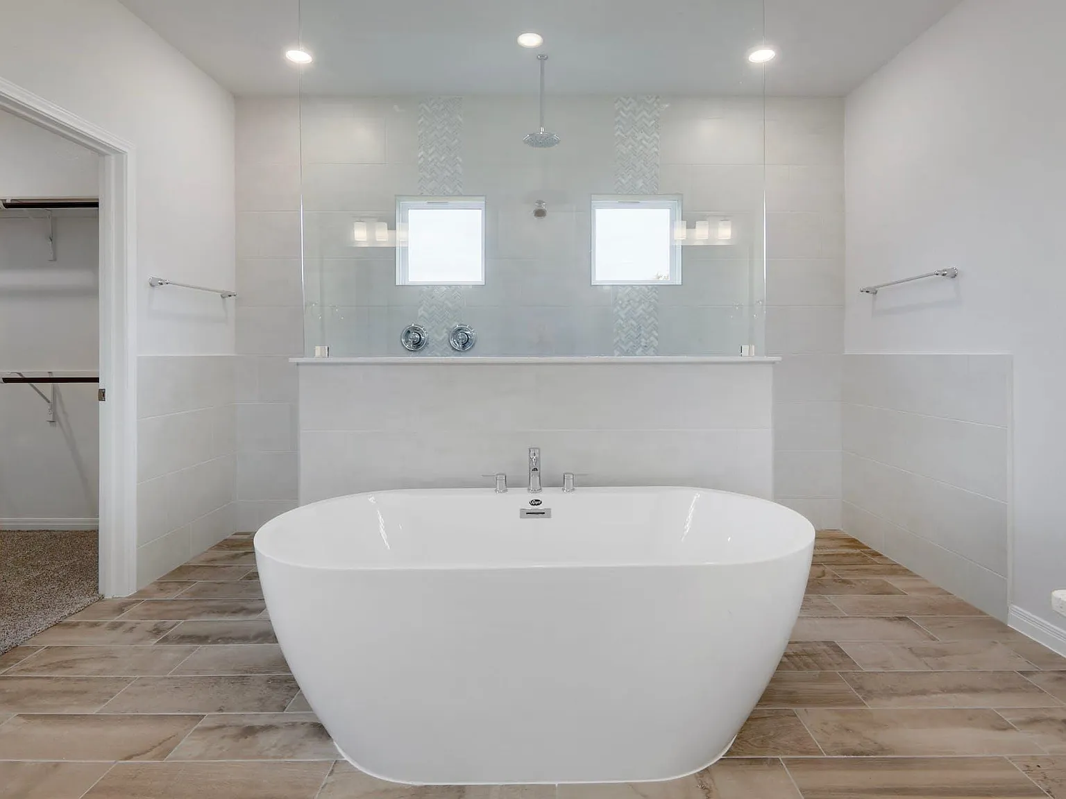 3 bed, 2.0 bath, 1765 sqft, $2,250 — Photo 3