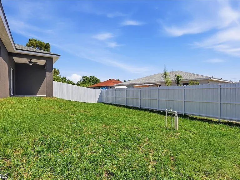 723 Ivan Ave S — Photo 3