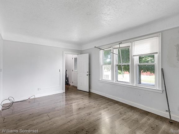 3rd image of 4275 8th St