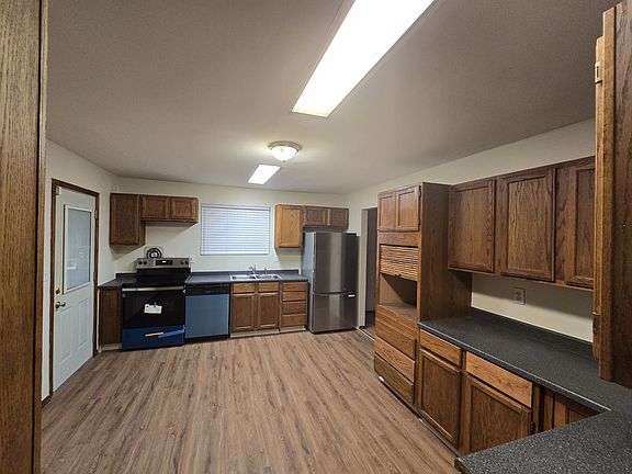 3rd image of 955 Hollytree Dr