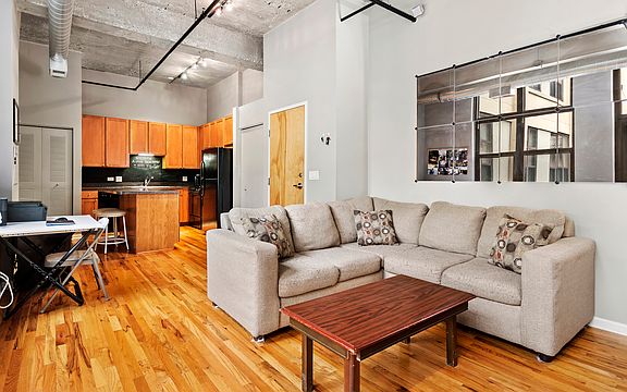 3rd image of 758 N Larrabee St APT 728