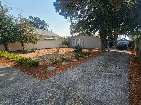 2384 Adams St SE, Salem, OR 97301