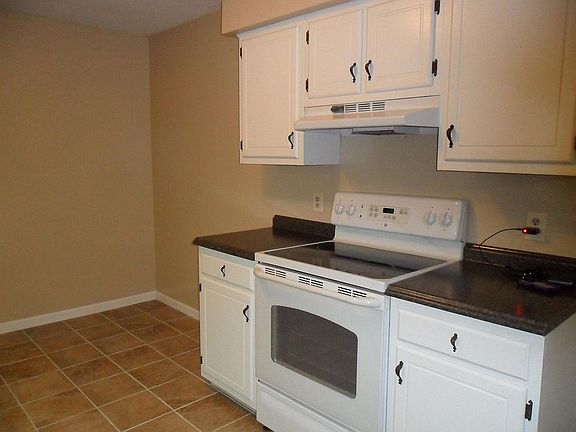 2nd image of 5405 Avebury Ln