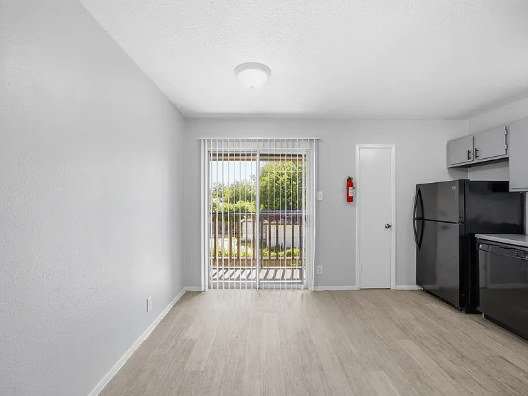 430 Kendalia Ave #0 — Photo 4