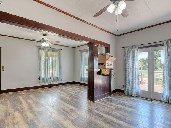 5th image of 285 College St