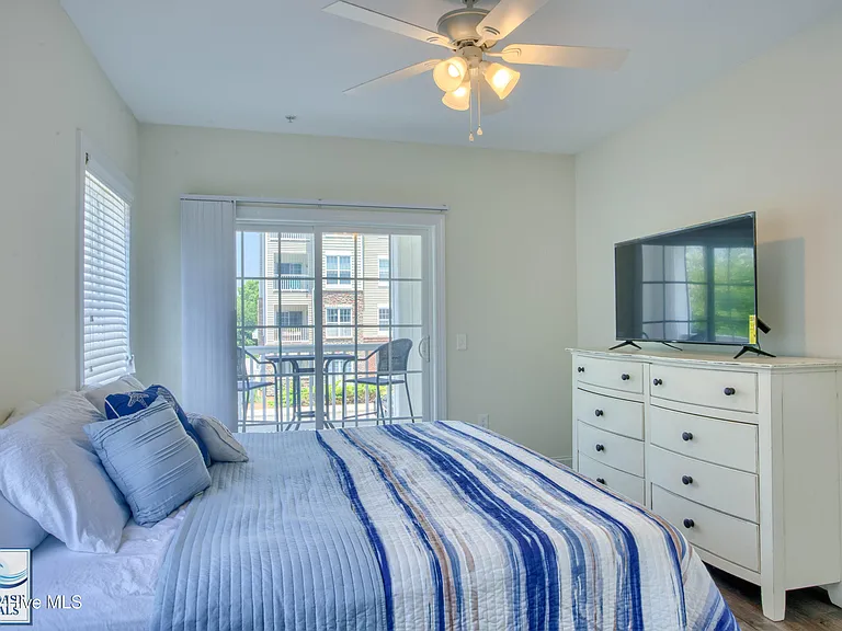 300 Gateway Dr #320 — Photo 16