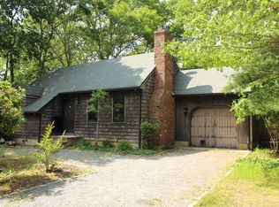 77 Lynncliff Rd, Hampton Bays, NY 11946