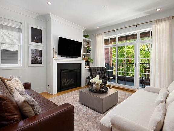 3rd image of 1900 N Sheffield Ave #2N