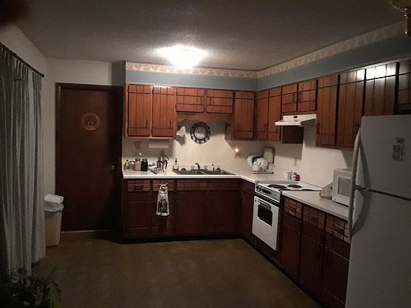 Plenty of storage in kitchen