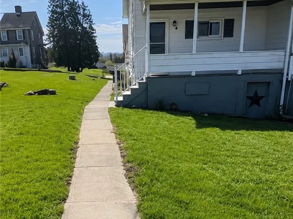 5 1st St, Star Junction, PA 15482