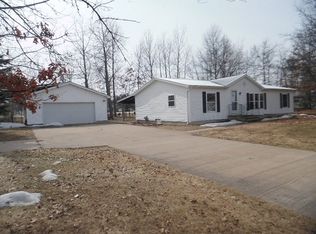 7 Mapleview Dr, Gladstone, MI 49837