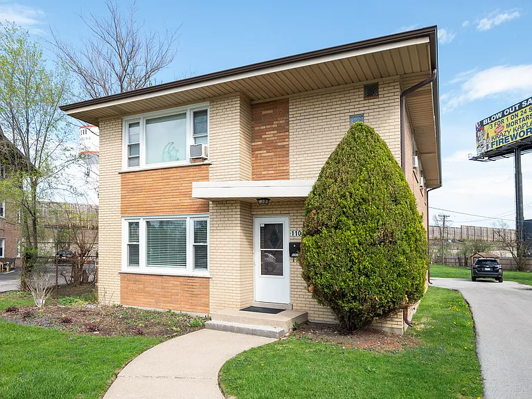 11015 S Lloyd Dr #1 — Photo 1
