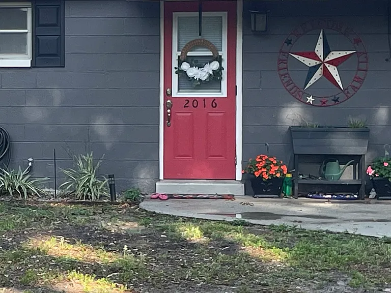 Fairfield Ave — Photo 1