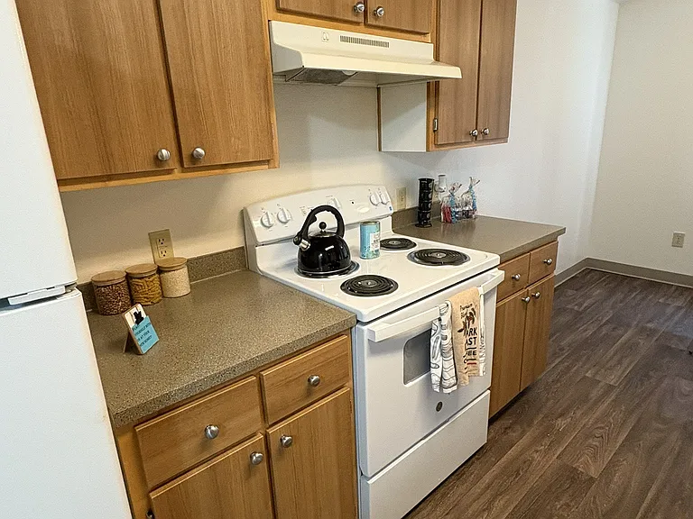 Windsor Manor Apartments — Photo 1