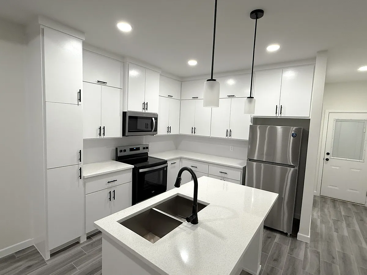 Building Photo - 2205 E San Andrea St #4